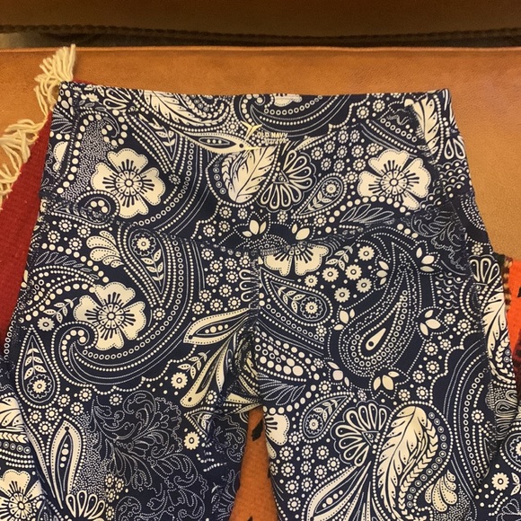 Old Navy Active Small Petite Go-Dry Workout Leggings - Picture 2 of 8